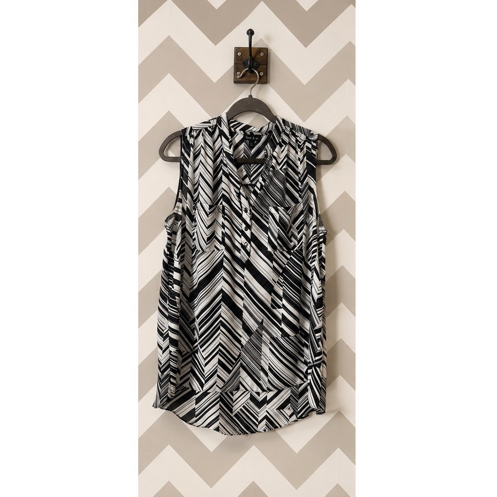 Sami & Jo Sleeveless Blouse Geometric Chevron Print Black White Large NWOT